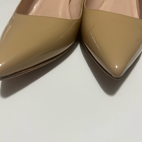 KATE SPADE BEIGE TAN PATENT LEATHER PUMPS HEEL 2” SIZE 7 1/2 M ITALY - Picture 2 of 7